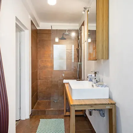 Casa Indipendente Con Giardino