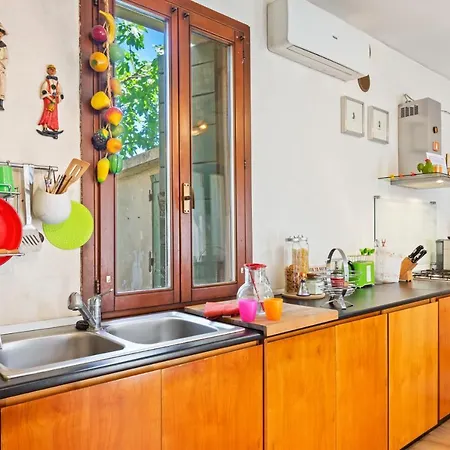 Casa Indipendente Con Giardino